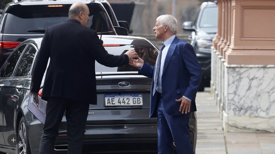 Denuncian que se están robando tecnología clasificada de pasaportes de Casa de la Moneda