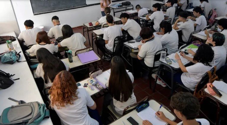 La DGE organizará una jornada de reflexión en la escuela de La Paz, tras el atrincheramiento de la alumna