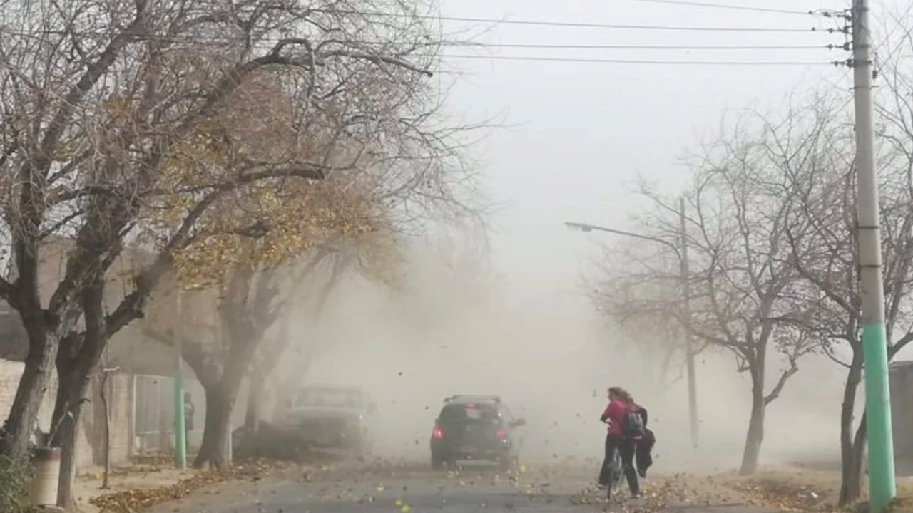 EL PRONÓSTICO ADVIERTE POR TORMENTAS Y VIENTO ZONDA EN MENDOZA