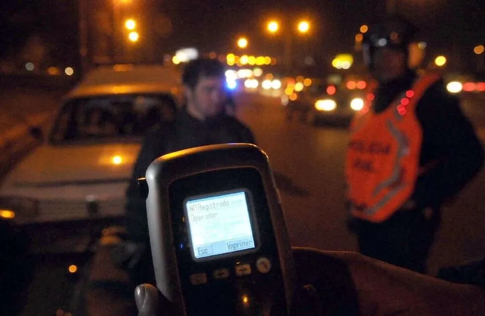 Control policial en Luján de Cuyo: arrestan a una motociclista en estado de ebriedad